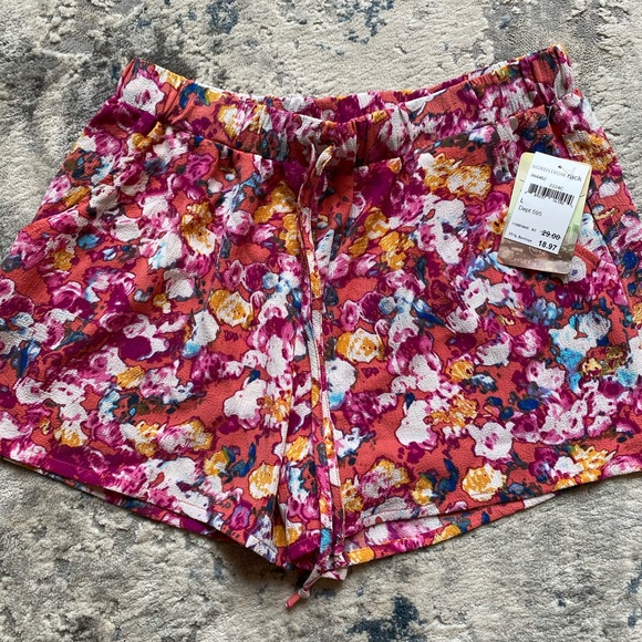 Lily White Pants - Floral Printed Shorts